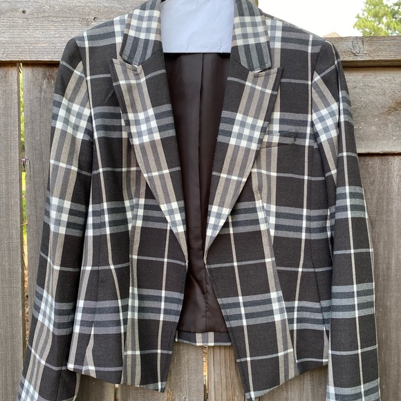 π³ HOST PICK! π² Black and Off-White Plaid Blazer - Picture 1 of 10